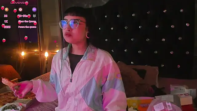 Cintya Kros online show from 10-22-25, 07:35