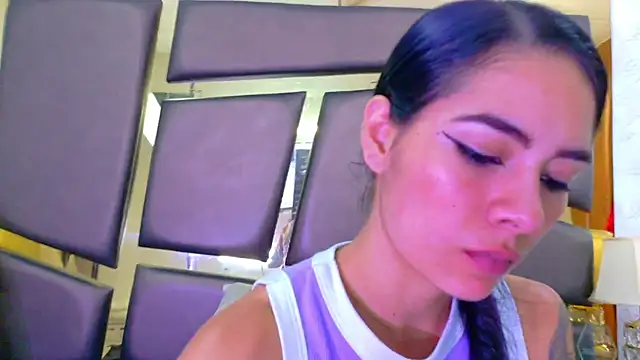 NicoleEsposito online show from 04-15-26, 07:58