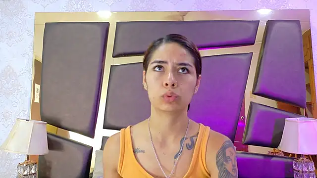 Snapshot of NicoleEsposito chatting on 10-21-25, 12:48 NicoleEsposito online show from 10-21-25, 12:48