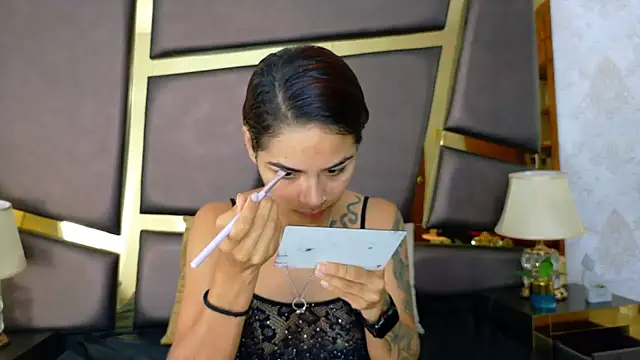 Snapshot of NicoleEsposito chatting on 10-15-25, 12:46 NicoleEsposito online show from 10-15-25, 12:46