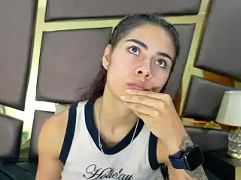 Snapshot of NicoleEsposito chatting on 10-16-25, 12:57 NicoleEsposito online show from 10-16-25, 12:57