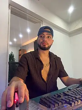 Snapshot of _tony8 chatting on 12-01-25, 03:24 tony8 online show from 12-01-25, 03:24