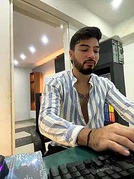 Snapshot of _tony8 chatting on 11-21-25, 04:50 tony8 online show from 11-21-25, 04:50