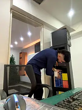 Snapshot of _tony8 chatting on 11-29-25, 03:12 tony8 online show from 11-29-25, 03:12