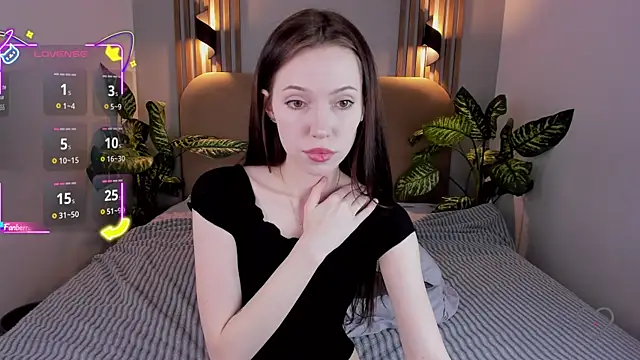 Snapshot of NikkiMiltons chatting on 09-25-25, 02:12 NikkiMiltons online show from 09-25-25, 02:12