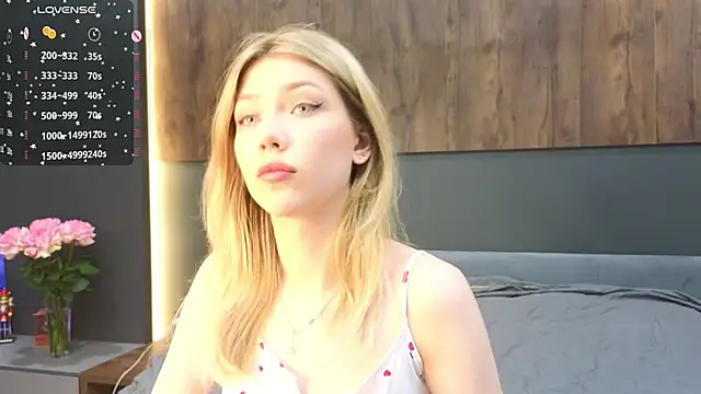 Snapshot of Rainaslater chatting on 02-19-25, 07:37 Rainaslater online show from 02-19-25, 07:37