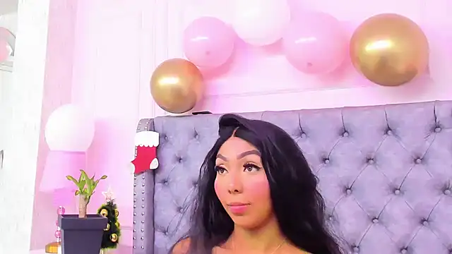 HaileeRoberts online show from 12-21-25, 01:13