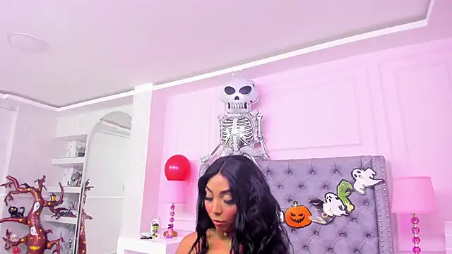 HaileeRoberts online show from 10-25-25, 12:39