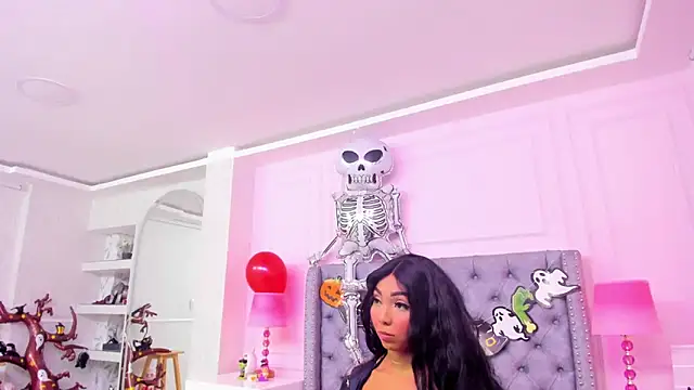 HaileeRoberts online show from 10-22-25, 12:37