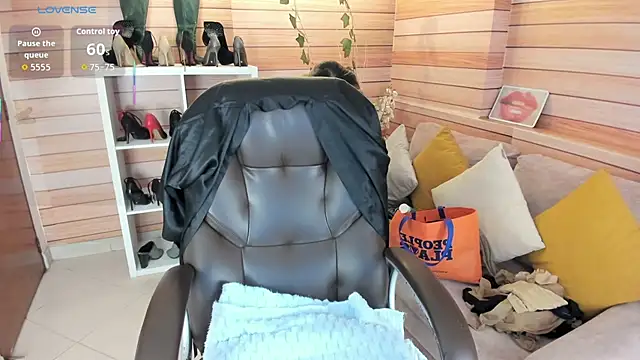 Snapshot of Victoria_collins_1 chatting on 01-15-26, 11:46 Victoria collins 1 online show from 01-15-26, 11:46