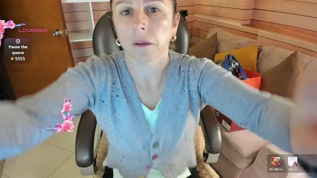 Victoria collins 1 online show from 05-06-26, 10:52