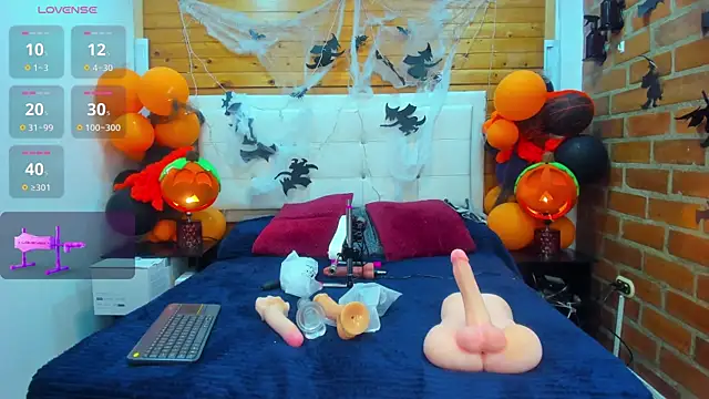 Snapshot of Dulcex69 chatting on 10-24-25, 10:03 Dulcex69 online show from 10-24-25, 10:03