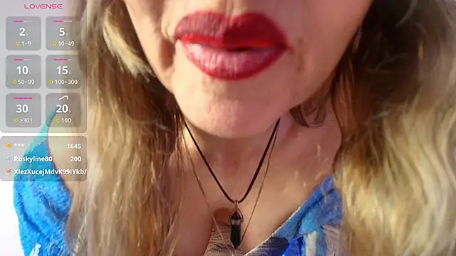 Snapshot of ChalotteGrey chatting on 10-15-25, 01:04 ChalotteGrey online show from 10-15-25, 01:04