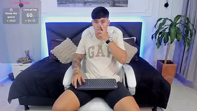 Cristopher strong online show from 11-02-25, 09:47