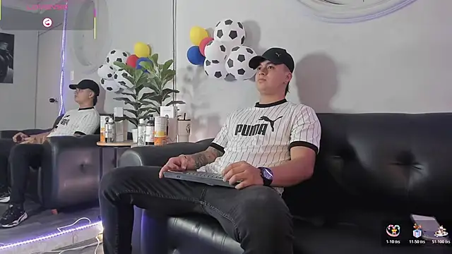 Snapshot of Cristopher_strong chatting on 06-26-26, 01:06 Cristopher strong online show from 06-26-26, 01:06