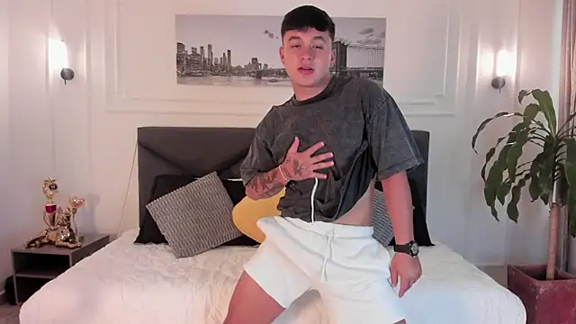 Snapshot of Cristopher_strong chatting on 05-01-26, 01:27 Cristopher strong online show from 05-01-26, 01:27