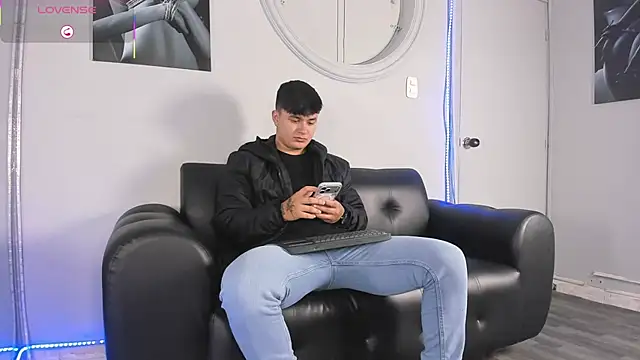 Snapshot of Cristopher_strong chatting on 02-04-26, 12:11 Cristopher strong online show from 02-04-26, 12:11