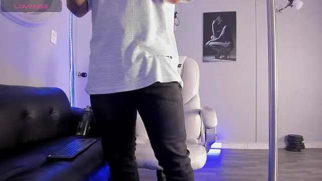 Snapshot of Cristopher_strong chatting on 02-28-26, 01:55 Cristopher strong online show from 02-28-26, 01:55