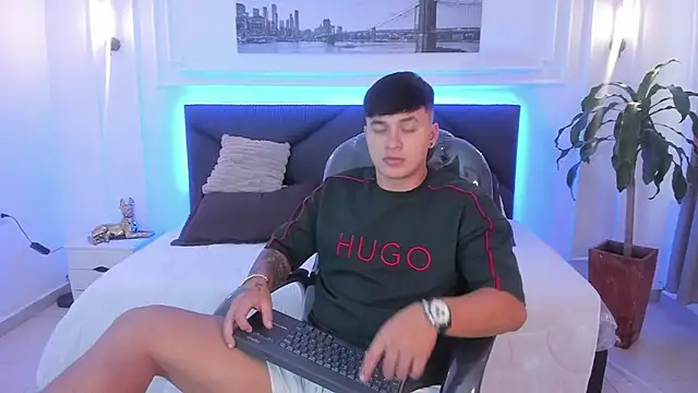 Cristopher strong online show from 11-30-25, 02:18