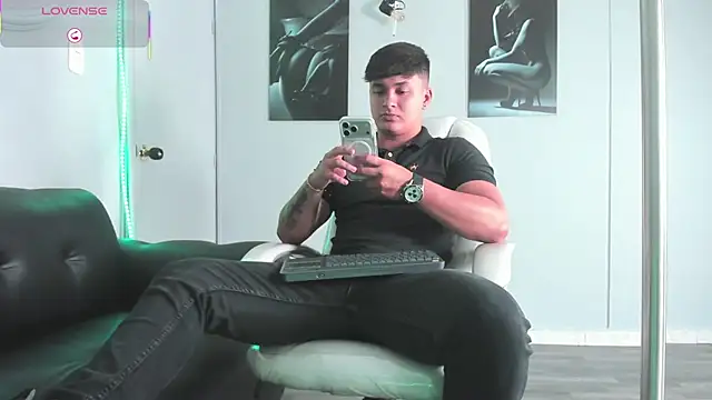 Snapshot of Cristopher_strong chatting on 01-17-26, 01:47 Cristopher strong online show from 01-17-26, 01:47