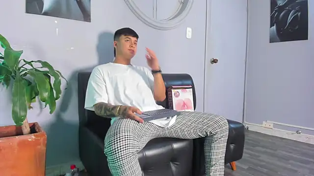 Cristopher strong online show from 03-15-25, 03:59