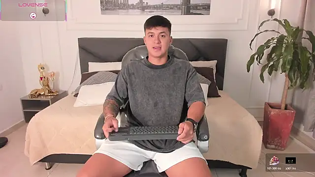 Snapshot of Cristopher_strong chatting on 05-17-26, 01:44 Cristopher strong online show from 05-17-26, 01:44