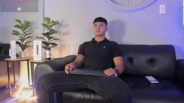 Snapshot of Cristopher_strong chatting on 04-29-26, 12:42 Cristopher strong online show from 04-29-26, 12:42