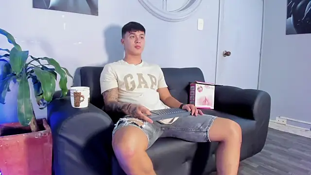 Cristopher strong online show from 03-20-25, 12:54