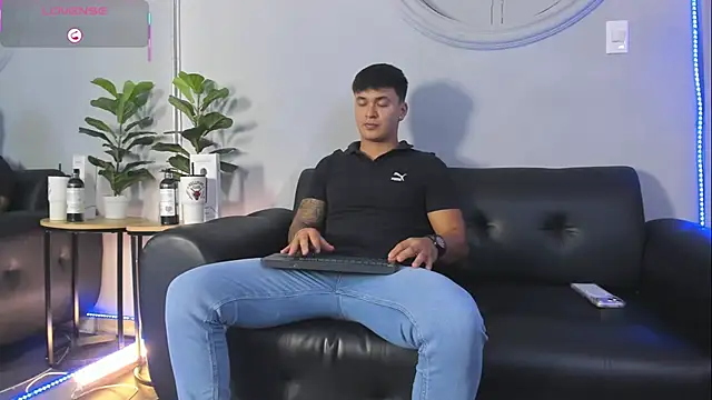 Snapshot of Cristopher_strong chatting on 06-02-26, 01:33 Cristopher strong online show from 06-02-26, 01:33