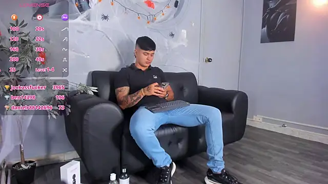 Cristopher strong online show from 10-04-25, 11:12