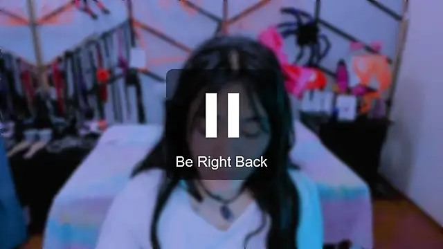 AlanaLuck online show from 10-31-25, 12:40