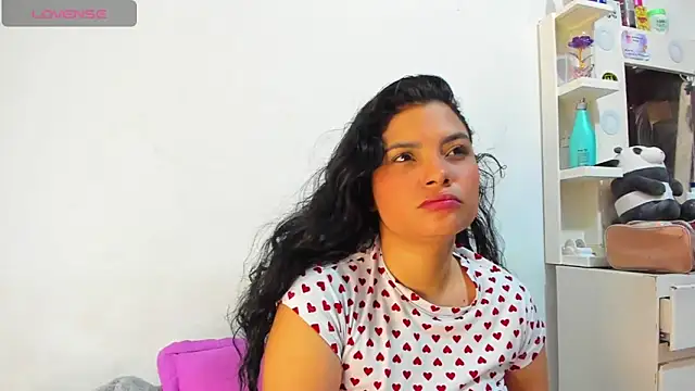 lolaa staars online show from 04-23-26, 03:46