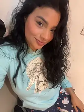 lolaa staars online show from 10-25-25, 05:28