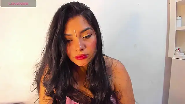 lolaa staars online show from 04-28-26, 08:24