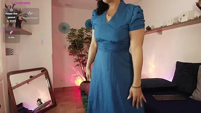 Elliee  online show from 03-19-26, 12:16