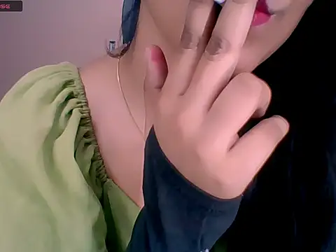 Snapshot of Nicole-wallace chatting on 09-17-25, 04:42 Nicole-wallace online show from 09-17-25, 04:42