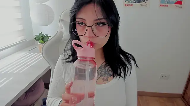 Snapshot of Hannya_moon chatting on 07-08-26, 05:46 Hannya moon online show from 07-08-26, 05:46