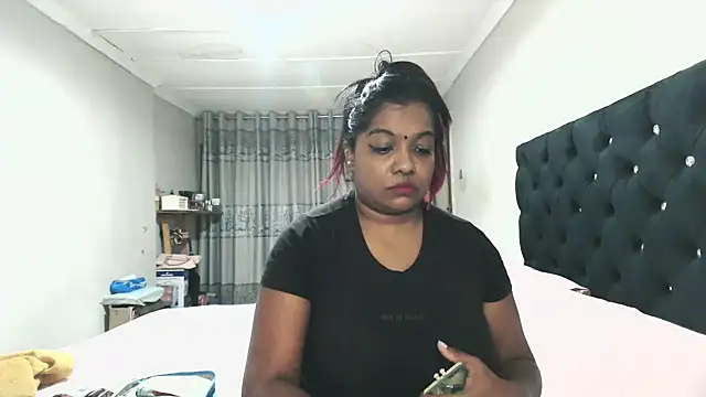 Snapshot of Indianmayaxoxo chatting on 10-22-25, 02:49 Indianmayaxoxo online show from 10-22-25, 02:49