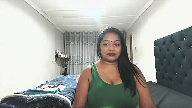 Snapshot of Indianmayaxoxo chatting on 06-06-26, 04:45 Indianmayaxoxo online show from 06-06-26, 04:45