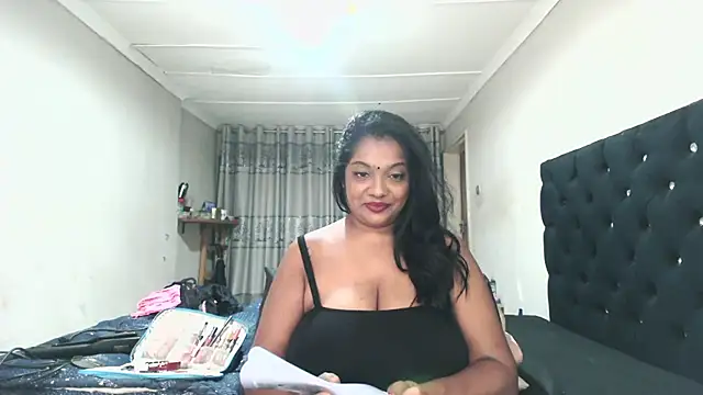 Snapshot of Indianmayaxoxo chatting on 06-13-26, 08:12 Indianmayaxoxo online show from 06-13-26, 08:12