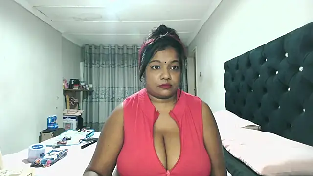 Snapshot of Indianmayaxoxo chatting on 10-21-25, 05:45 Indianmayaxoxo online show from 10-21-25, 05:45