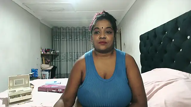 Snapshot of Indianmayaxoxo chatting on 09-15-25, 05:13 Indianmayaxoxo online show from 09-15-25, 05:13