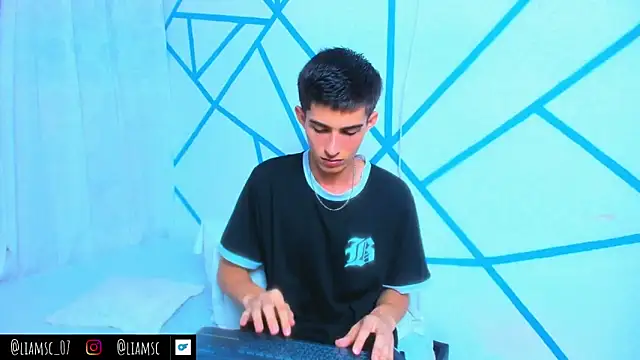 liam scott77 online show from 10-09-25, 07:14