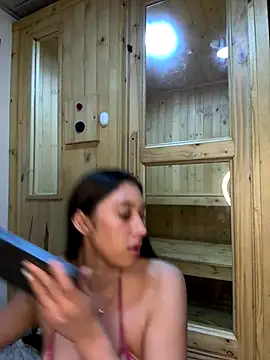 Snapshot of Barbielatinas chatting on 10-14-25, 03:40 Barbielatinas online show from 10-14-25, 03:40