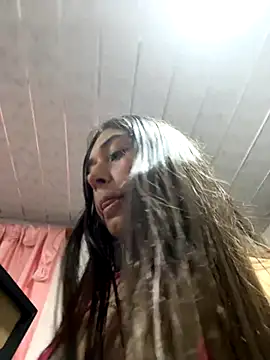 Snapshot of Barbielatinas chatting on 09-25-25, 04:07 Barbielatinas online show from 09-25-25, 04:07