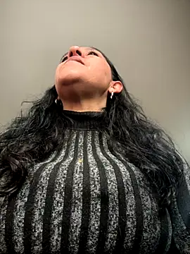 Freya Artemisa online show from 10-30-25, 05:32