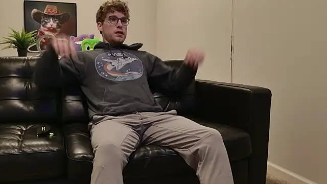 Snapshot of BlueEyedTallGuy94 chatting on 10-11-25, 08:32 BlueEyedTallGuy94 online show from 10-11-25, 08:32