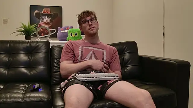 Snapshot of BlueEyedTallGuy94 chatting on 10-02-25, 01:09 BlueEyedTallGuy94 online show from 10-02-25, 01:09