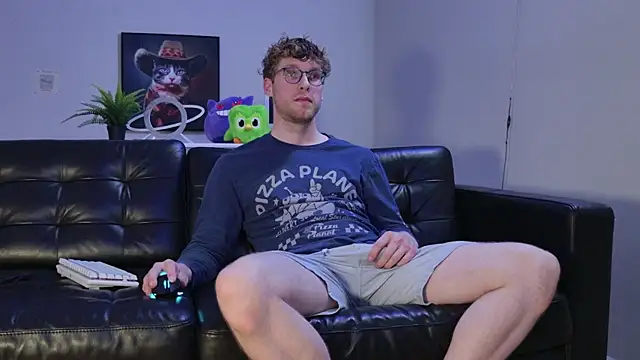 Snapshot of BlueEyedTallGuy94 chatting on 10-18-25, 01:07 BlueEyedTallGuy94 online show from 10-18-25, 01:07