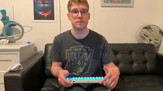 Snapshot of BlueEyedTallGuy94 chatting on 12-22-24, 01:12 BlueEyedTallGuy94 online show from 12-22-24, 01:12